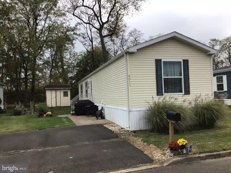 8014 WOODSIDE DR, Morrisville, PA 19067