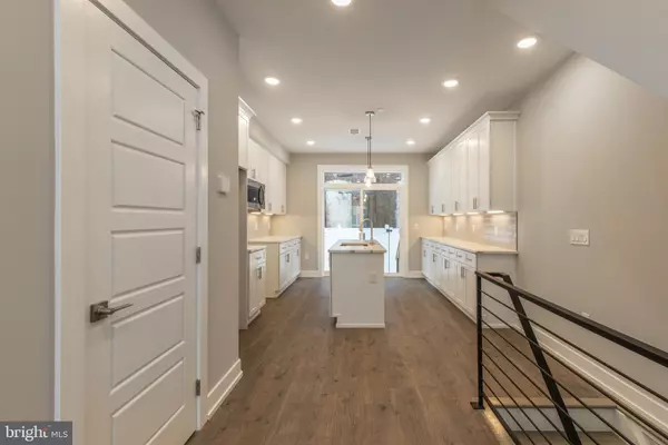 Philadelphia, PA 19133,141 W HUNTINGDON ST #1