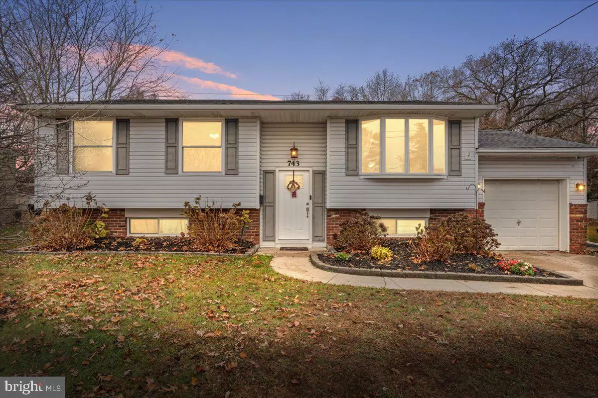 Williamstown, NJ 08094,743 LOIS DR