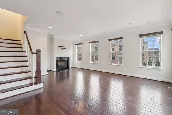 Oxon Hill, MD 20745,608 FAIR WINDS WAY #262A