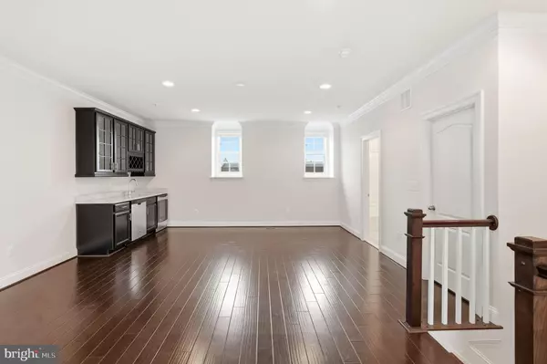 Oxon Hill, MD 20745,608 FAIR WINDS WAY #262A