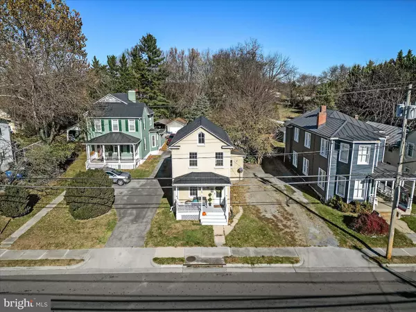 Berryville, VA 22611,306 E MAIN ST