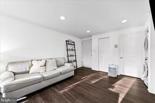 Bryn Mawr, PA 19010,922 W MONTGOMERY AVE #B-2