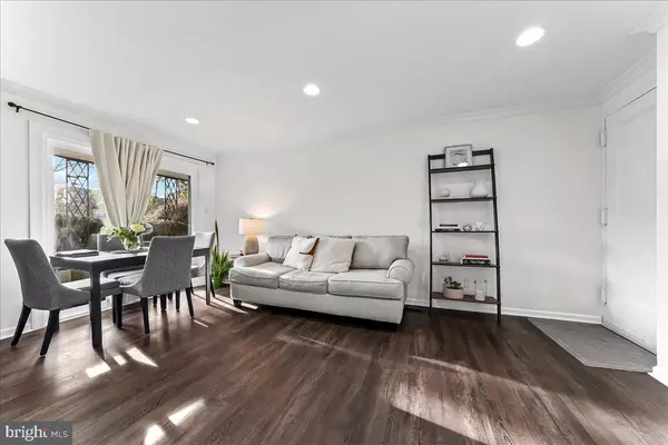 Bryn Mawr, PA 19010,922 W MONTGOMERY AVE #B-2