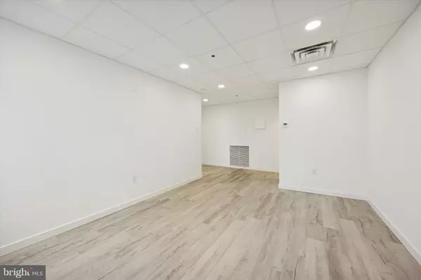 Philadelphia, PA 19115,100 RED LION RD