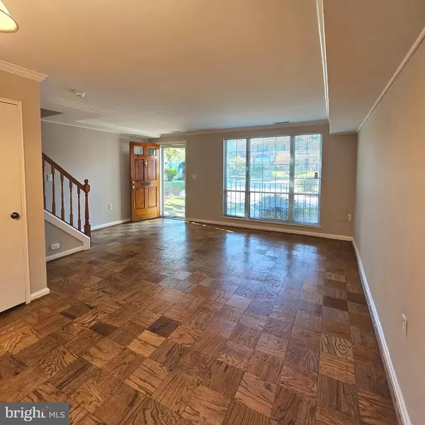 Alexandria, VA 22302,3727 INGALLS AVE #33