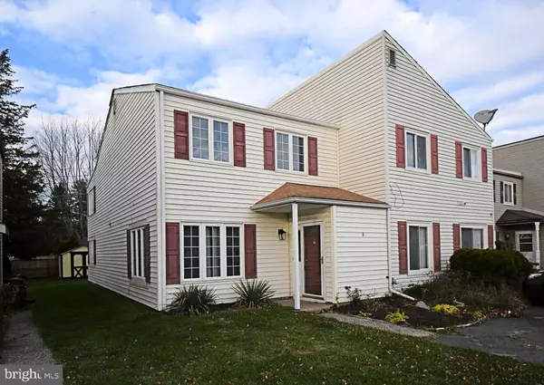 8 PENNINGTON LN, Quakertown, PA 18951