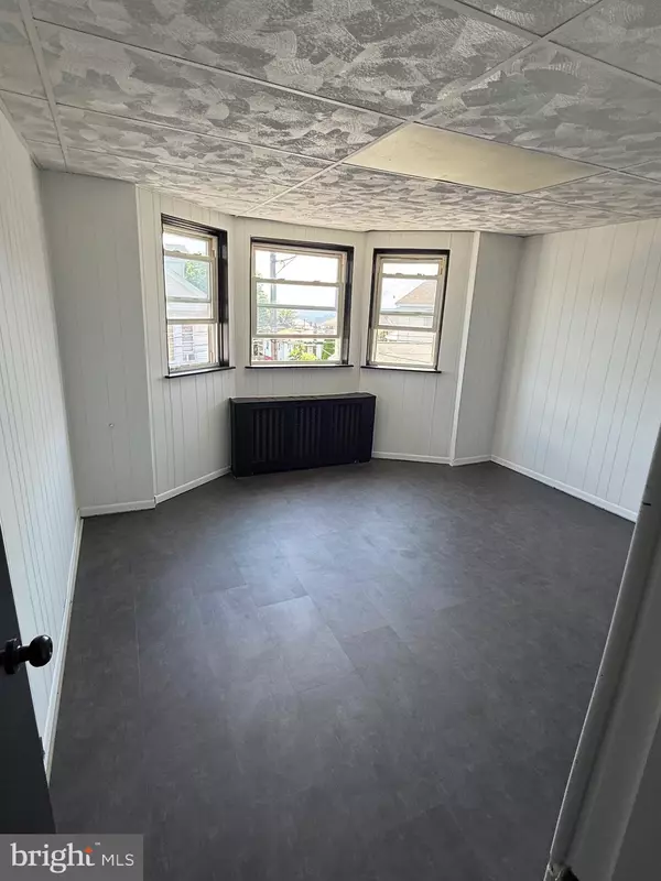 Shenandoah, PA 17976,227 FLORIDA AVE