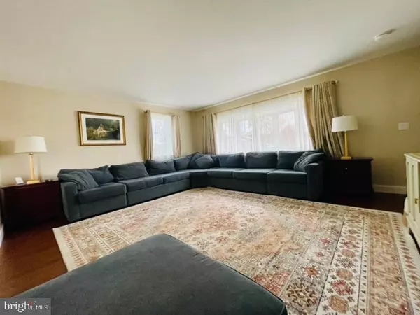 Monroe Township, NJ 08831,5 WYCKOFFS MILLS APPLEGARTH