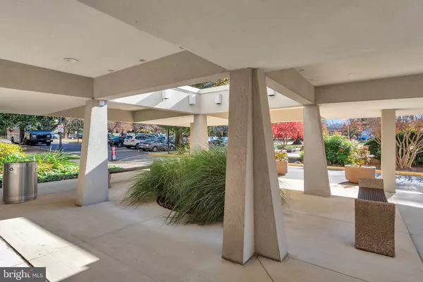 Kensington, MD 20895,3333 UNIVERSITY BLVD W #1008