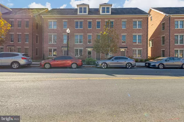 935 SYCAMORE DR SE, Washington, DC 20032