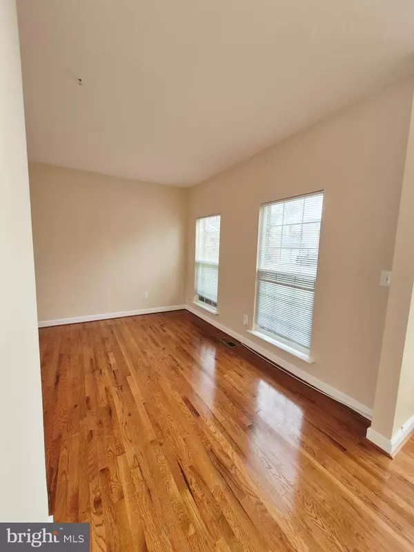 Bowie, MD 20716,16103 EASTLAWN CT