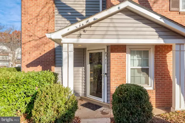 Fairfax, VA 22030,4311 RUNABOUT LN #90