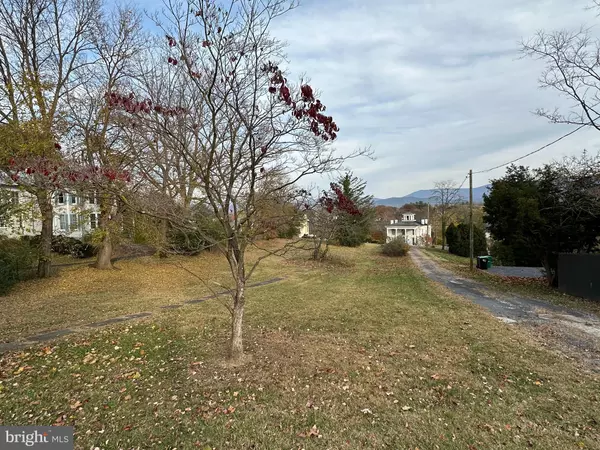 140 S COURT STREET, Luray, VA 22835