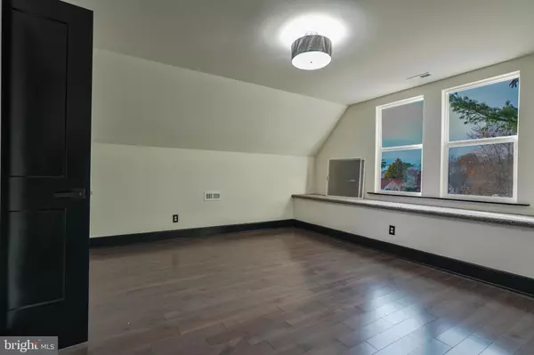 Willingboro, NJ 08046,21 BERKSHIRE LN