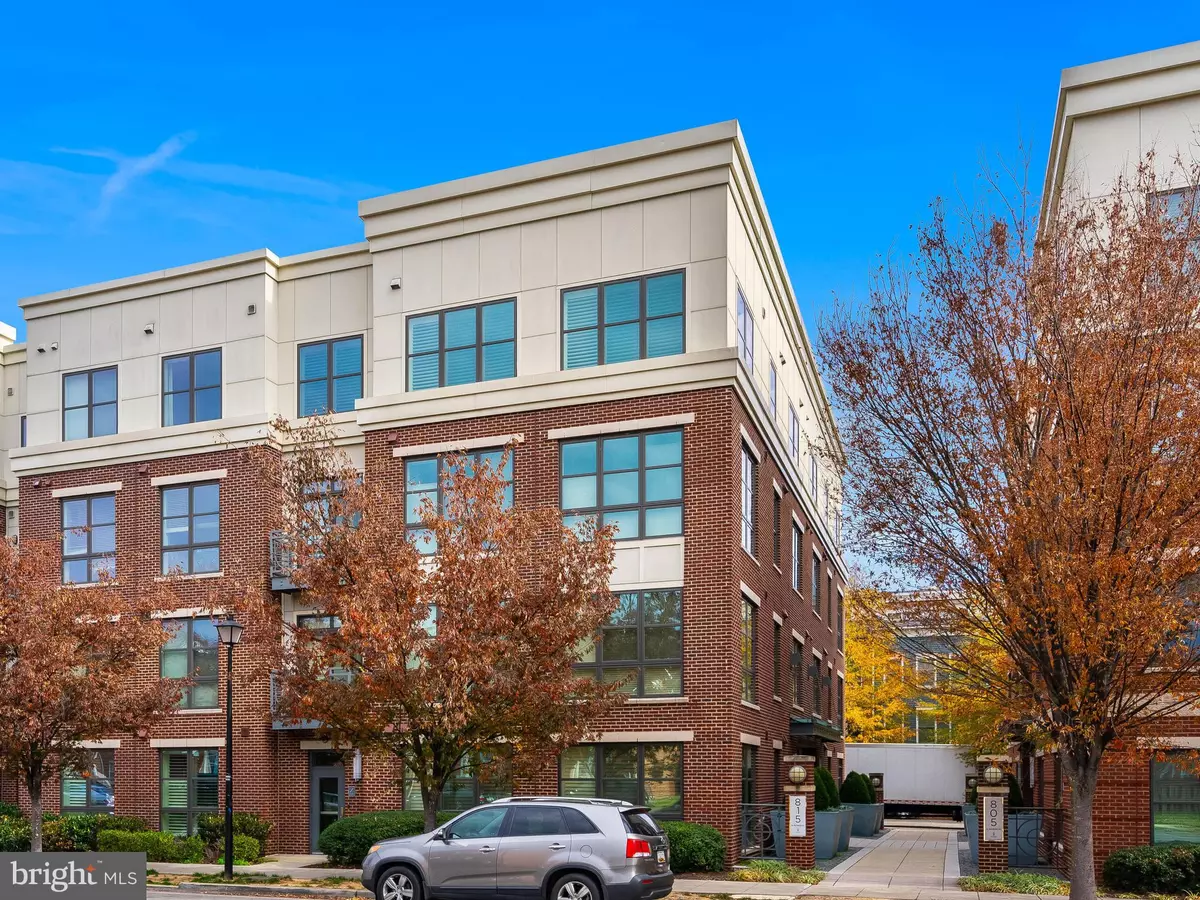 Alexandria, VA 22314,815 N PATRICK ST #402