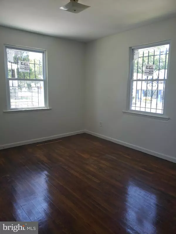 Washington, DC 20019,935 48TH PL NE