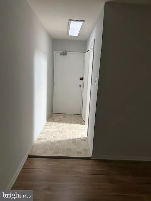 Mclean, VA 22102,1923 WILSON LN #201