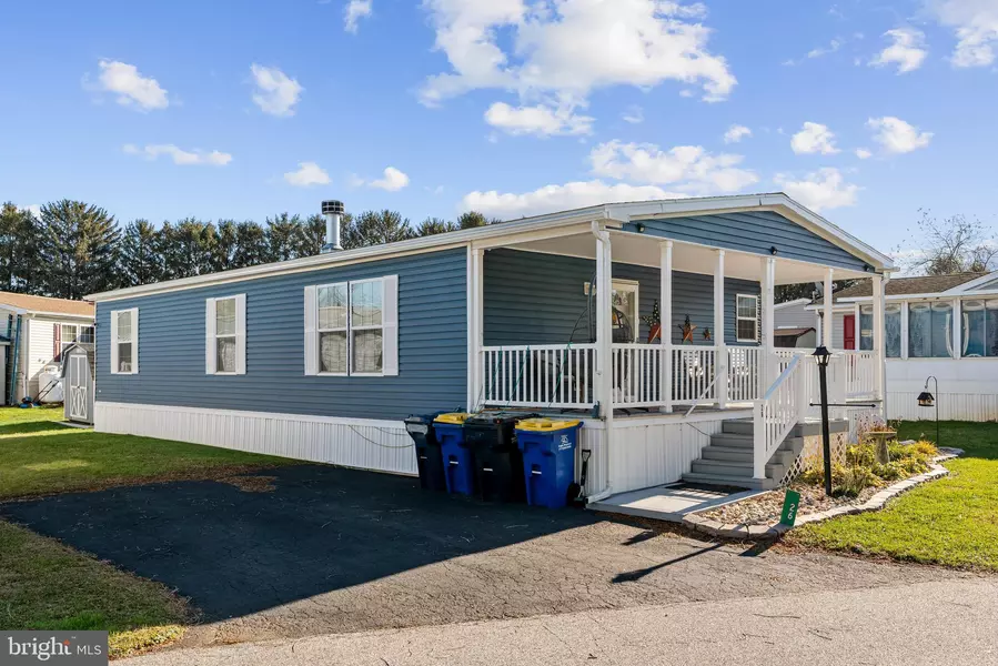 26 RUTH DR, Gordonville, PA 17529