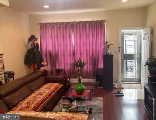 Philadelphia, PA 19148,733 JACKSON ST