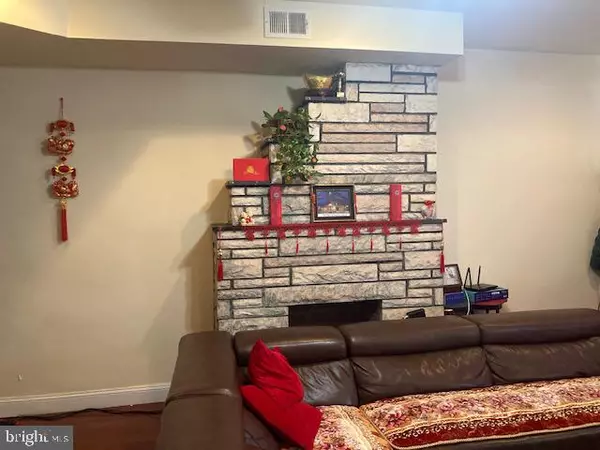 Philadelphia, PA 19148,733 JACKSON ST