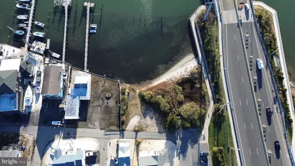 Manahawkin, NJ 08050,2572 E EAST BAY AVENUE