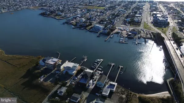 Manahawkin, NJ 08050,2572 E EAST BAY AVENUE