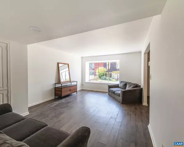 Charlottesville, VA 22901,28 WOODLAKE DR