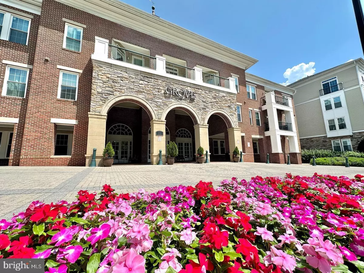 Arlington, VA 22206,2465 ARMY NAVY DR #1-310