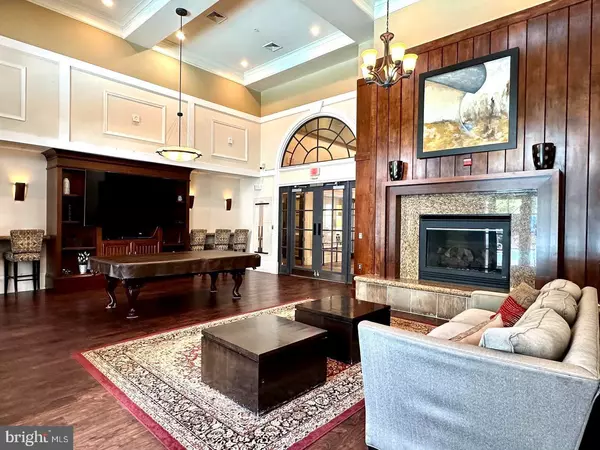 Arlington, VA 22206,2465 ARMY NAVY DR #1-310