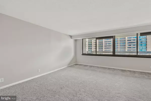 Falls Church, VA 22041,5501 SEMINARY RD #1502S