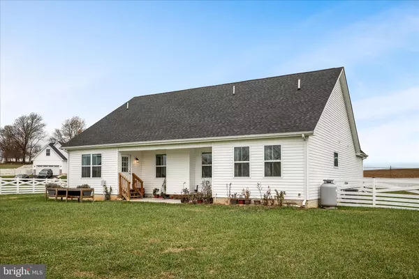 Charles Town, WV 25414,153 NAPLES WAY