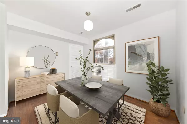 Annandale, VA 22003,3316 WOODBURN VILLAGE DR #12