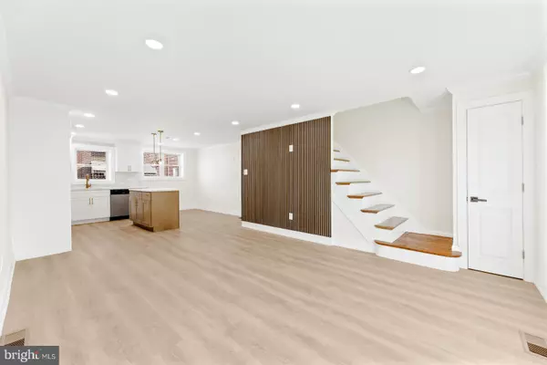 Philadelphia, PA 19120,651 E CARVER ST