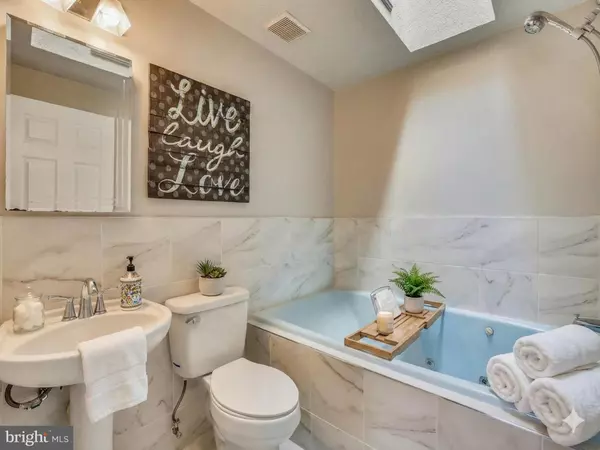 Gaithersburg, MD 20878,407 PALMSPRING DR