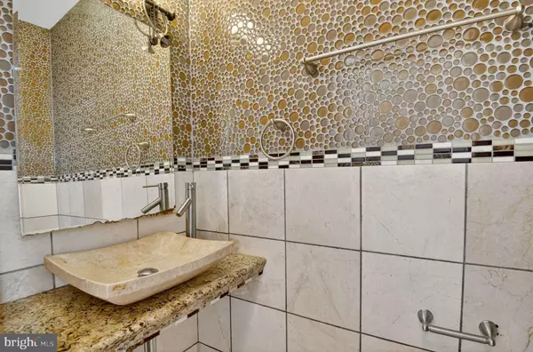 Lorton, VA 22079,8099 PAPER BIRCH DR