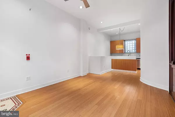 Philadelphia, PA 19147,727 S 7TH ST #1R