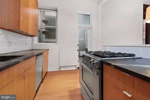 Philadelphia, PA 19147,727 S 7TH ST #1R