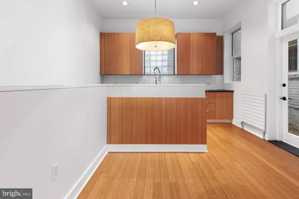 Philadelphia, PA 19147,727 S 7TH ST #1R