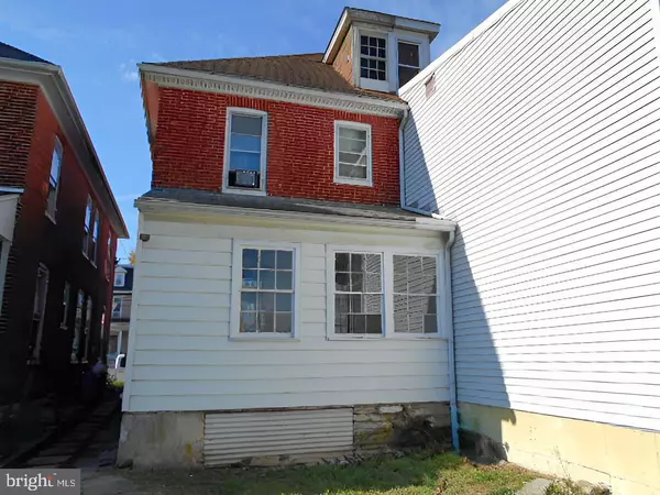 Shippensburg, PA 17257,19 N QUEEN ST