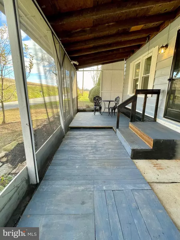 York, PA 17406,1046 SCHMUCK RD