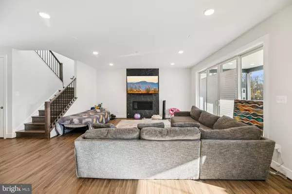 Ashburn, VA 20148,42051 NIGHT NURSE CIR