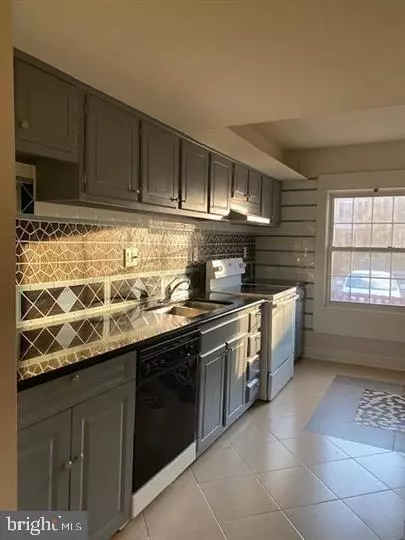 Manassas Park, VA 20111,8286 WHITE PINE DR