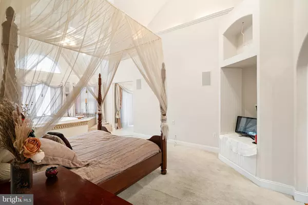 Langhorne, PA 19047,827 HULMEVILLE RD