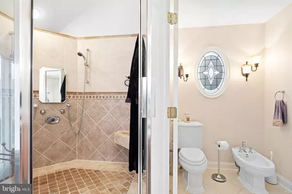 Langhorne, PA 19047,827 HULMEVILLE RD