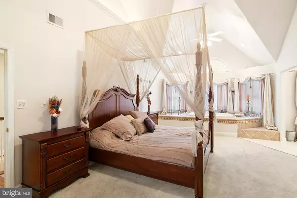 Langhorne, PA 19047,827 HULMEVILLE RD