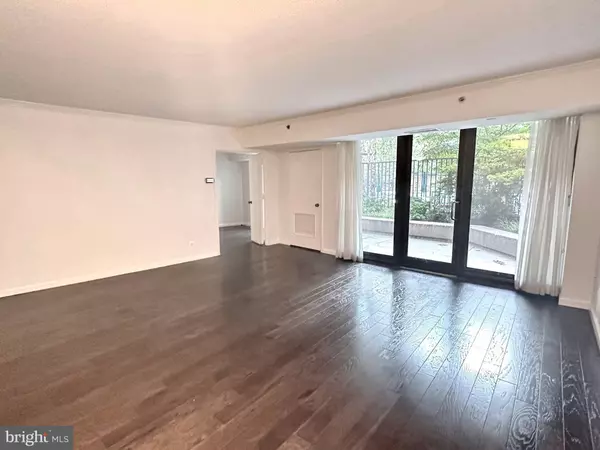 Arlington, VA 22202,1200 CRYSTAL DR #214