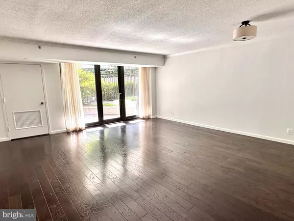 Arlington, VA 22202,1200 CRYSTAL DR #214