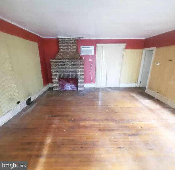 Lindenwold, NJ 08021,919 PINELAWN AVE