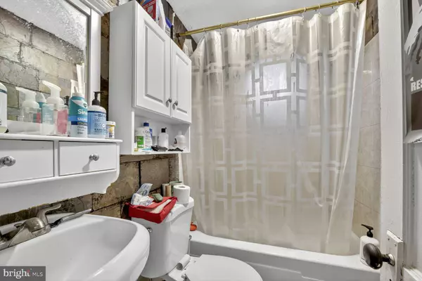 Takoma Park, MD 20912,700 1/2 CHANEY DR #4